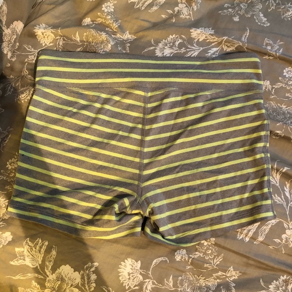 Under Armour workout shorts - Picture 2 of 2